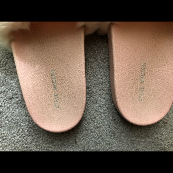 Steve Madden Faux Fur Slides - Picture 3 of 4